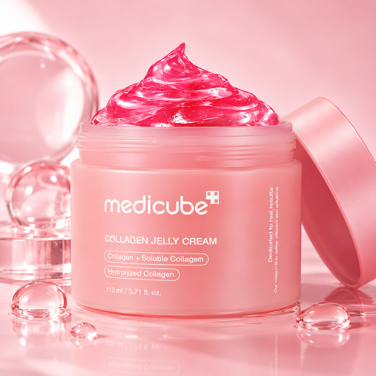 Crema facial Medicube Collagen Jelly Cream con textura de gelatina rosa y tarro abierto