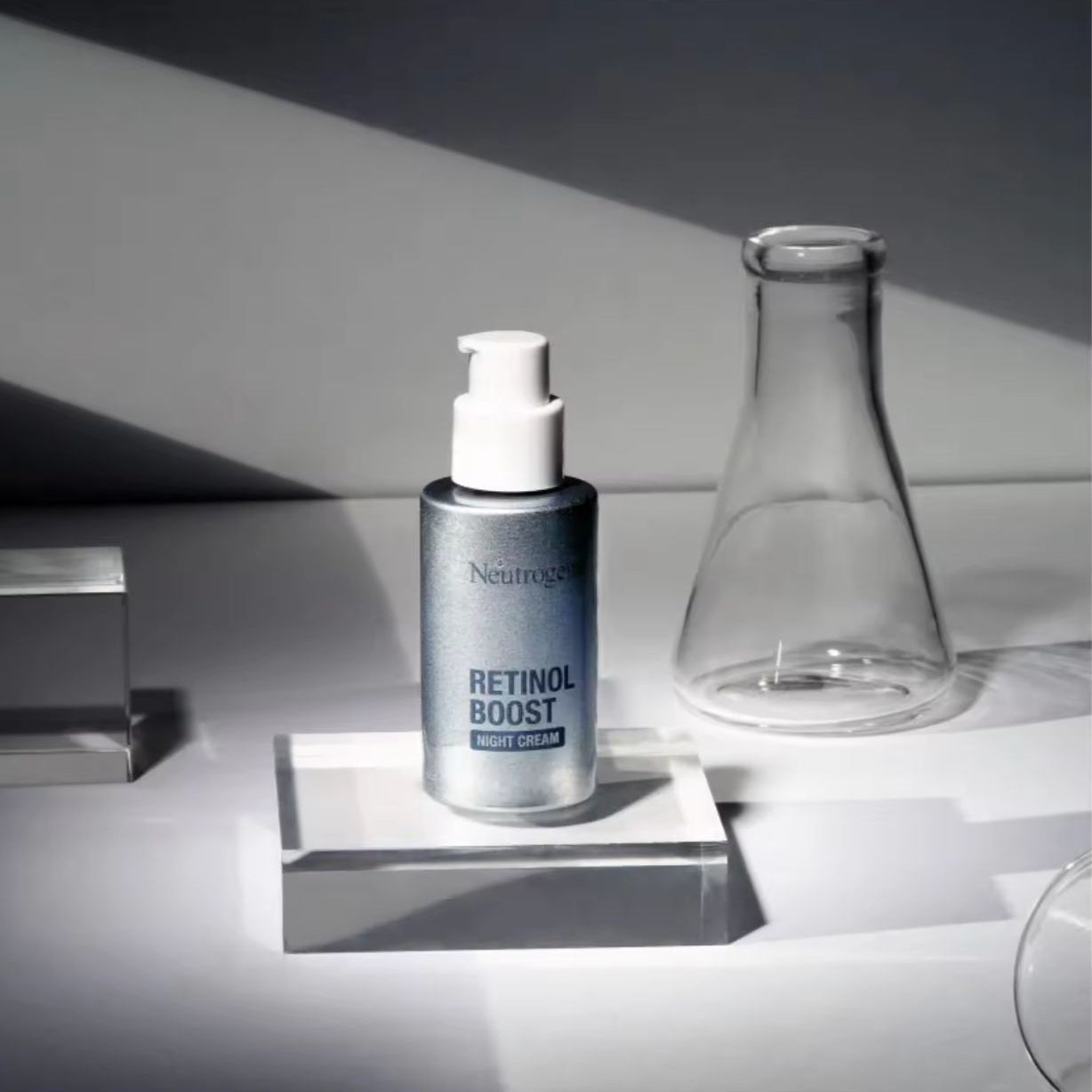 Neutrógena Retinol Boost Crema de Noche Anti -Edad 50ml.